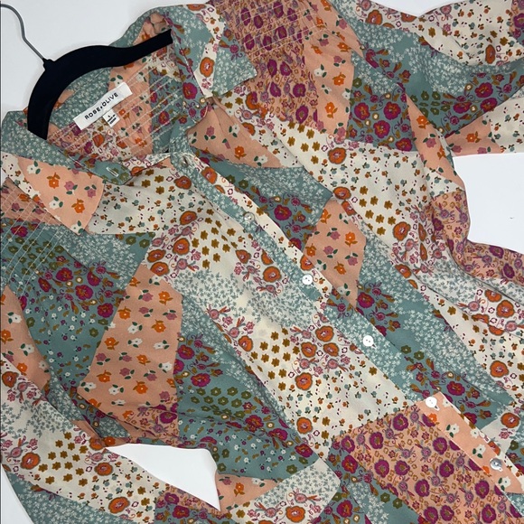 Rose & Olive Tops - Like New Women’s Rose & Olive Multicolor Floral Blouse